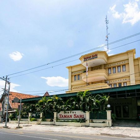 Reddoorz Plus Near Alun Alun Karanganyar 수라카르타 외부 사진