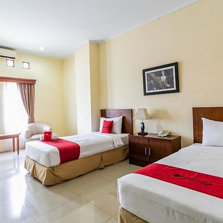 Reddoorz Plus Near Alun Alun Karanganyar 수라카르타 외부 사진
