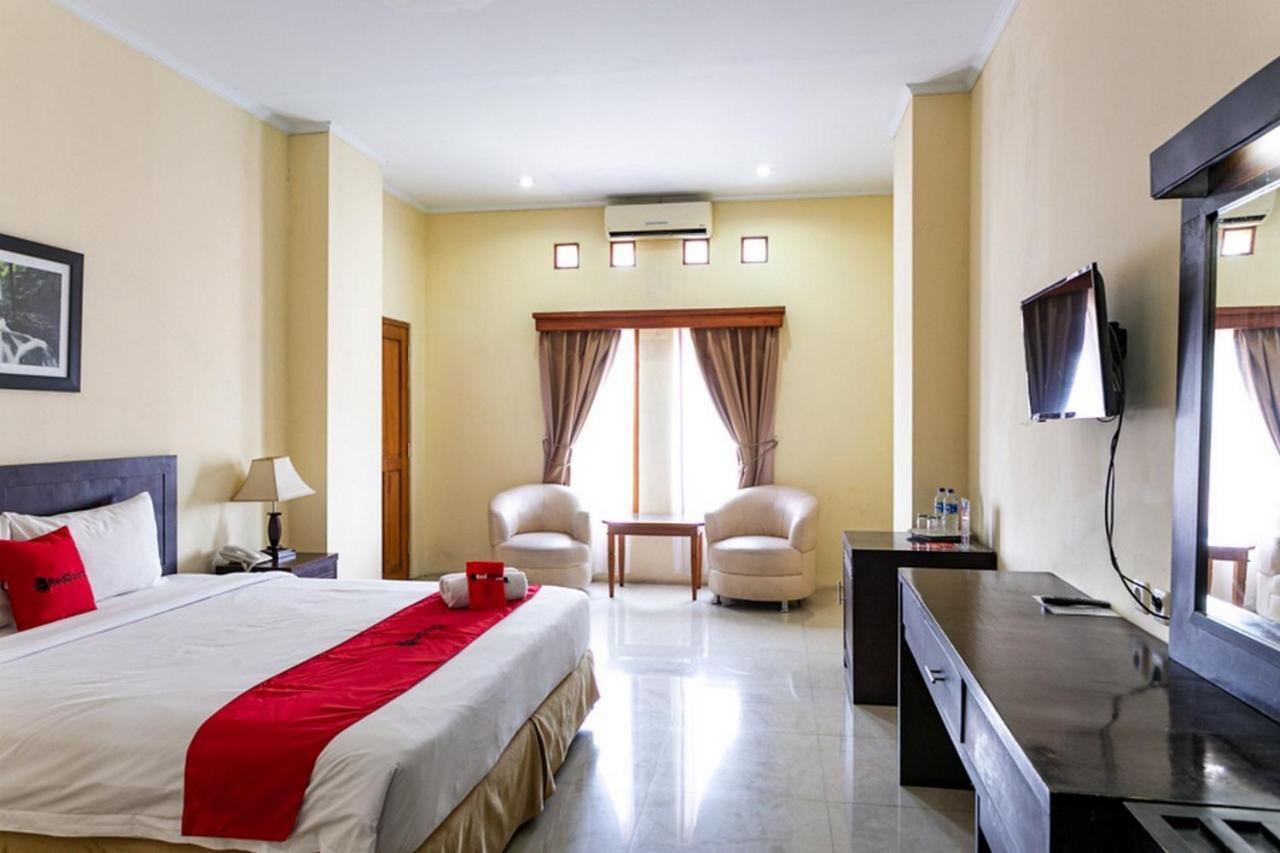 Reddoorz Plus Near Alun Alun Karanganyar 수라카르타 외부 사진