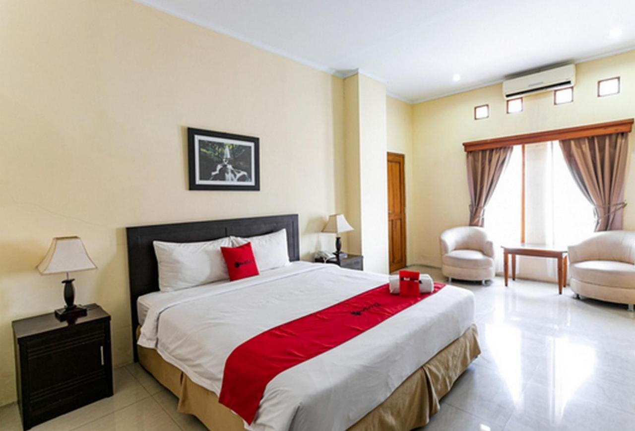 Reddoorz Plus Near Alun Alun Karanganyar 수라카르타 외부 사진