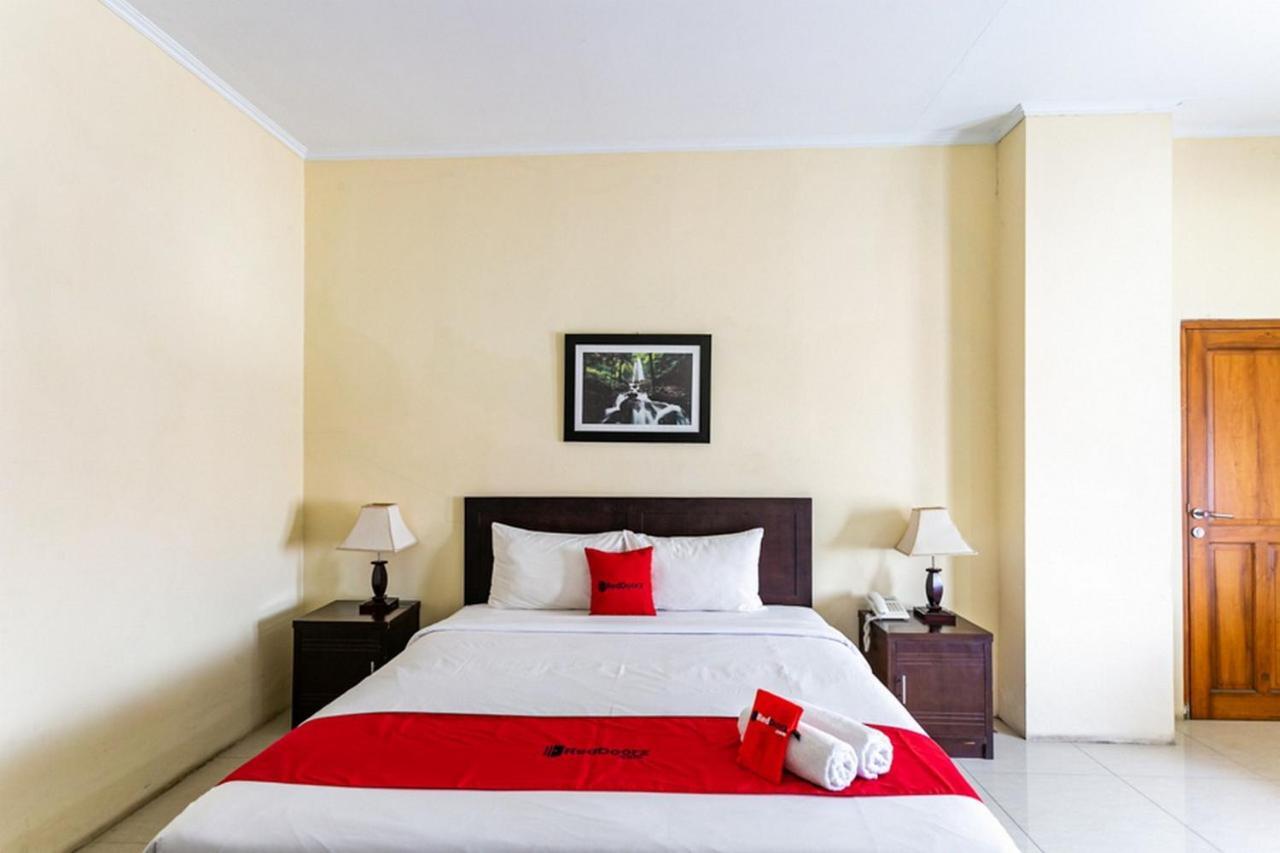 Reddoorz Plus Near Alun Alun Karanganyar 수라카르타 외부 사진