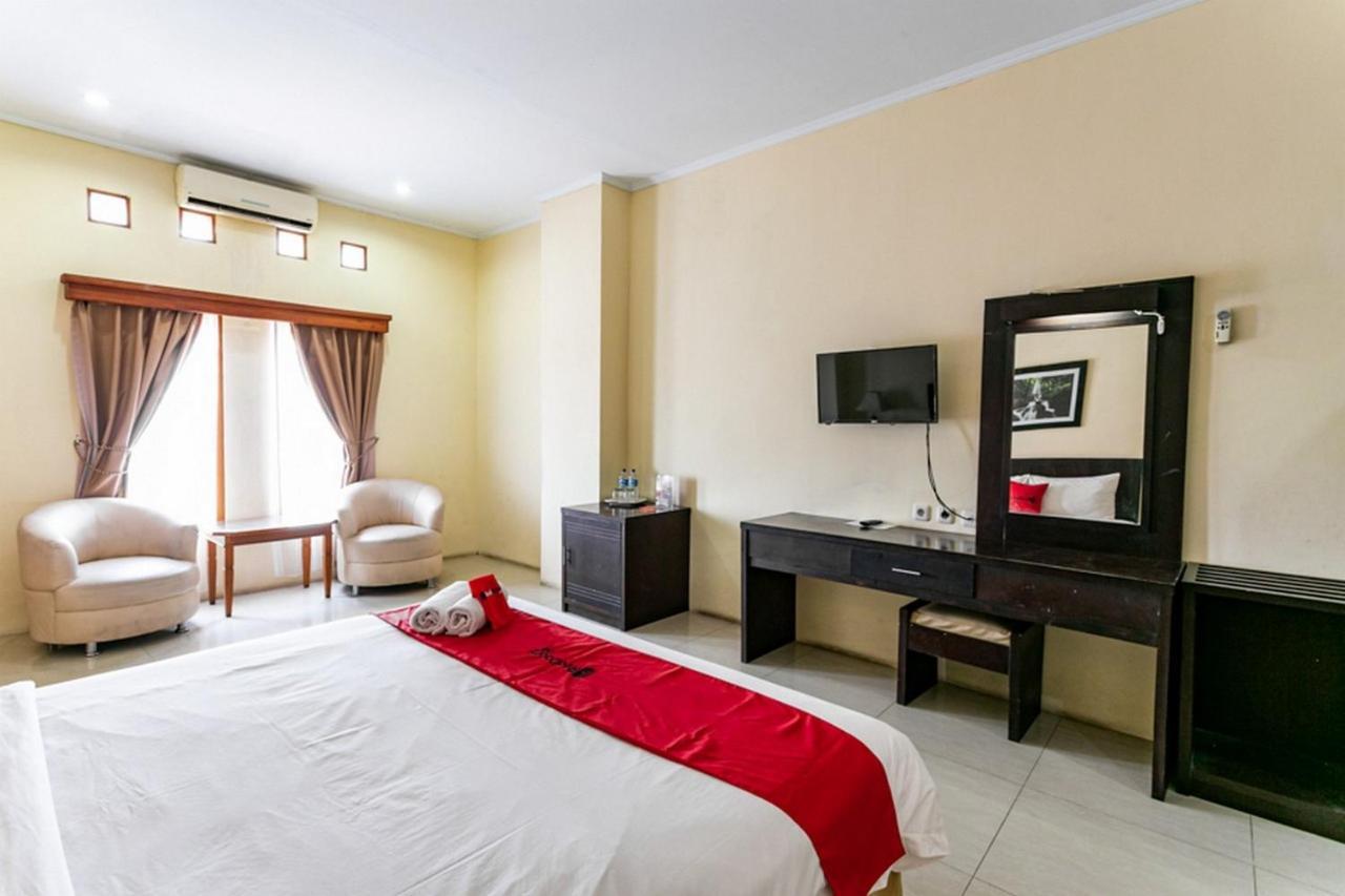 Reddoorz Plus Near Alun Alun Karanganyar 수라카르타 외부 사진