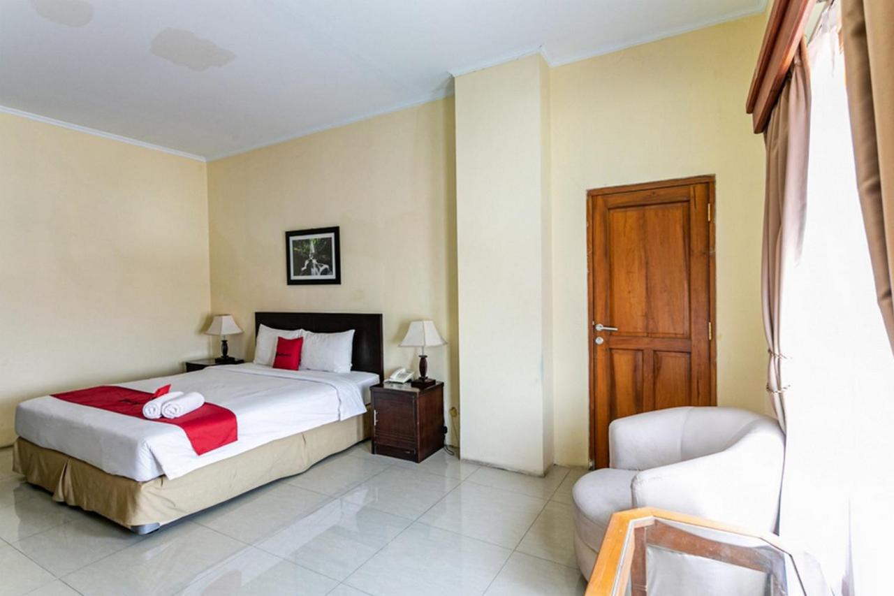 Reddoorz Plus Near Alun Alun Karanganyar 수라카르타 외부 사진
