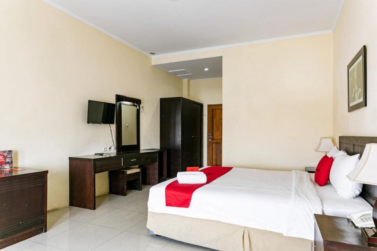 Reddoorz Plus Near Alun Alun Karanganyar 수라카르타 외부 사진