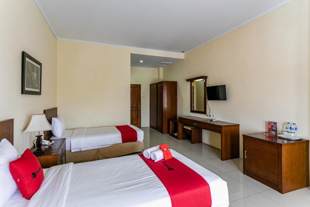 Reddoorz Plus Near Alun Alun Karanganyar 수라카르타 외부 사진