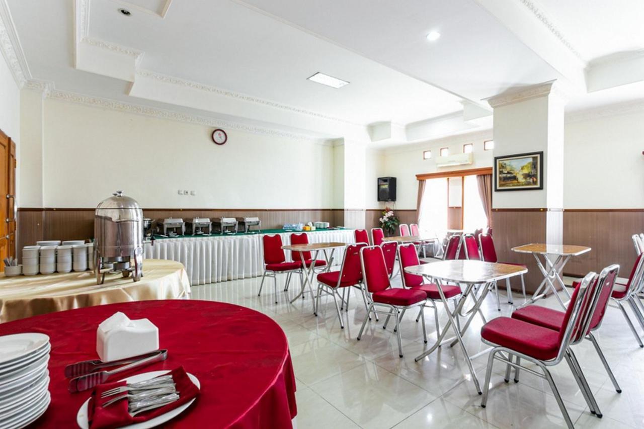 Reddoorz Plus Near Alun Alun Karanganyar 수라카르타 외부 사진