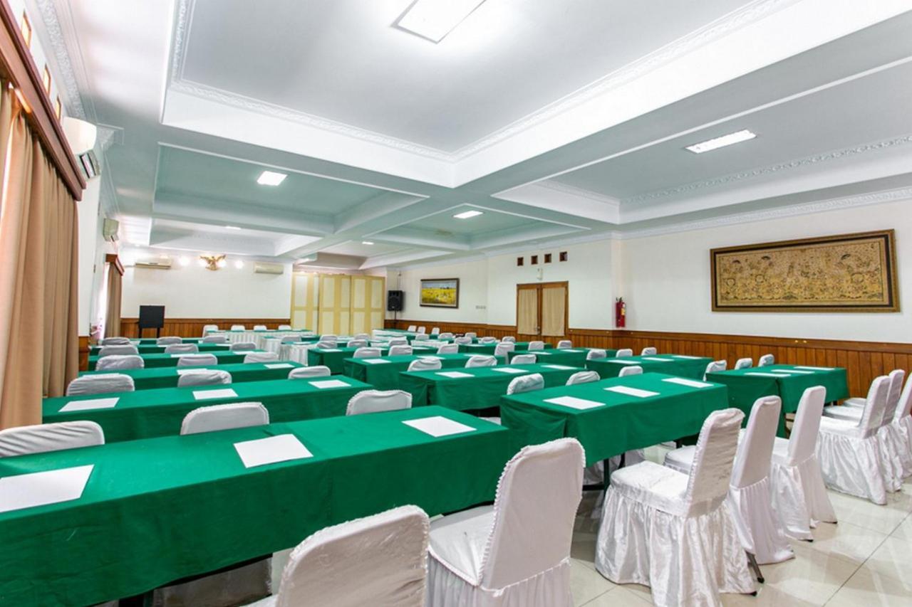 Reddoorz Plus Near Alun Alun Karanganyar 수라카르타 외부 사진