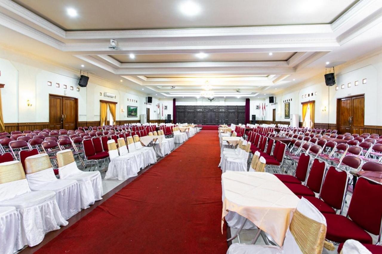 Reddoorz Plus Near Alun Alun Karanganyar 수라카르타 외부 사진