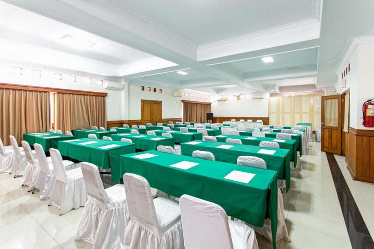 Reddoorz Plus Near Alun Alun Karanganyar 수라카르타 외부 사진