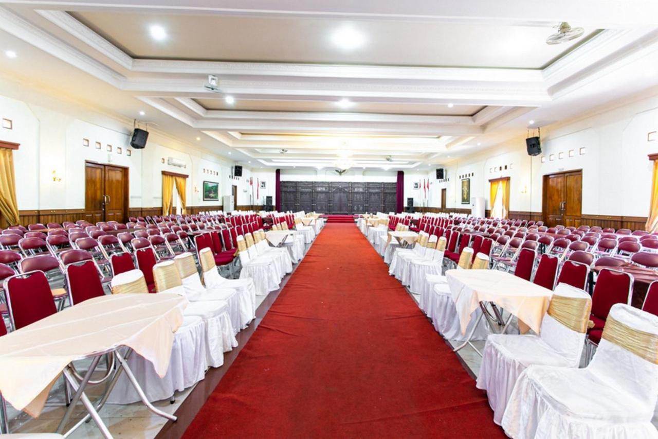 Reddoorz Plus Near Alun Alun Karanganyar 수라카르타 외부 사진